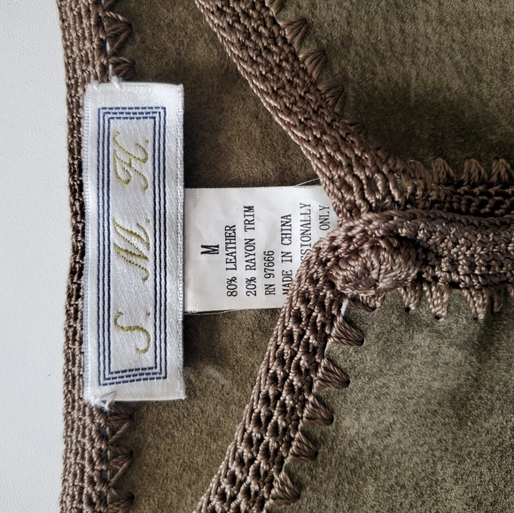 NWOT- Never Worn. Two Piece Olive Green Suede Set. - Picture 6 of 11